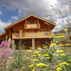 Madame Les De L'altiport Chalet Alpe dʼHuez